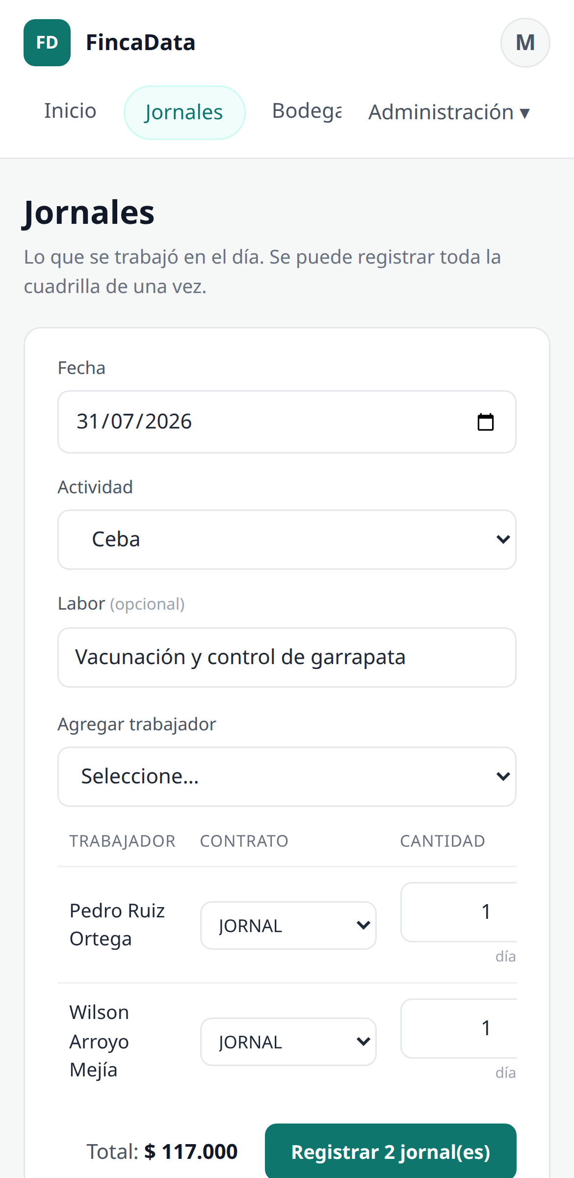Registro de jornales en el celular con dos trabajadores y el total calculado.